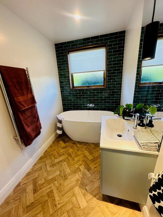 2 Bed Beckenham Beauty - Pet Friendly Villa Christchurch Kültér fotó